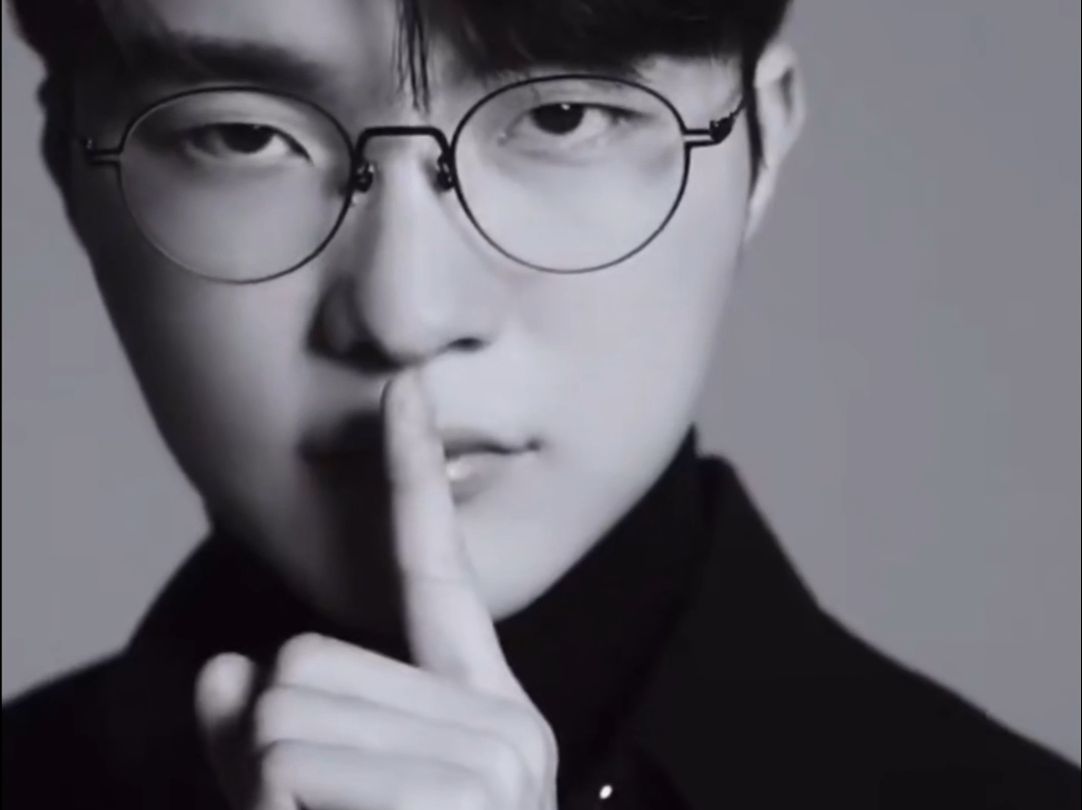 TES官方微博祝贺小天出道七周年：问心无畏，向天际不负热爱